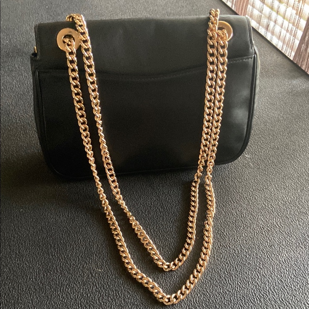 Elegant Black Chain Shoulder Bag - Picture 4 of 9